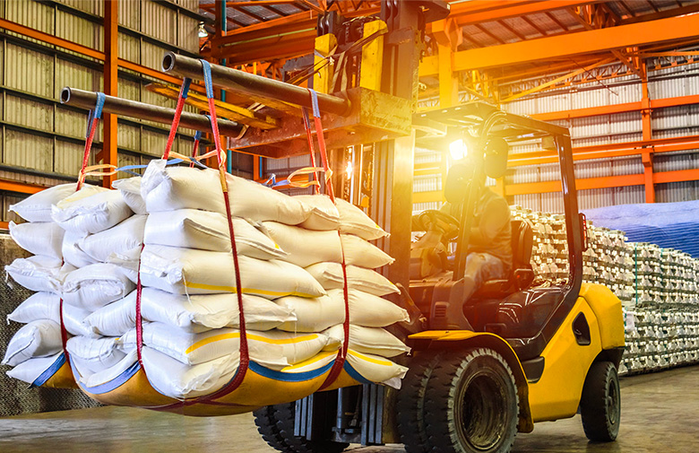 warehouse-logistics-forklift-sacks.