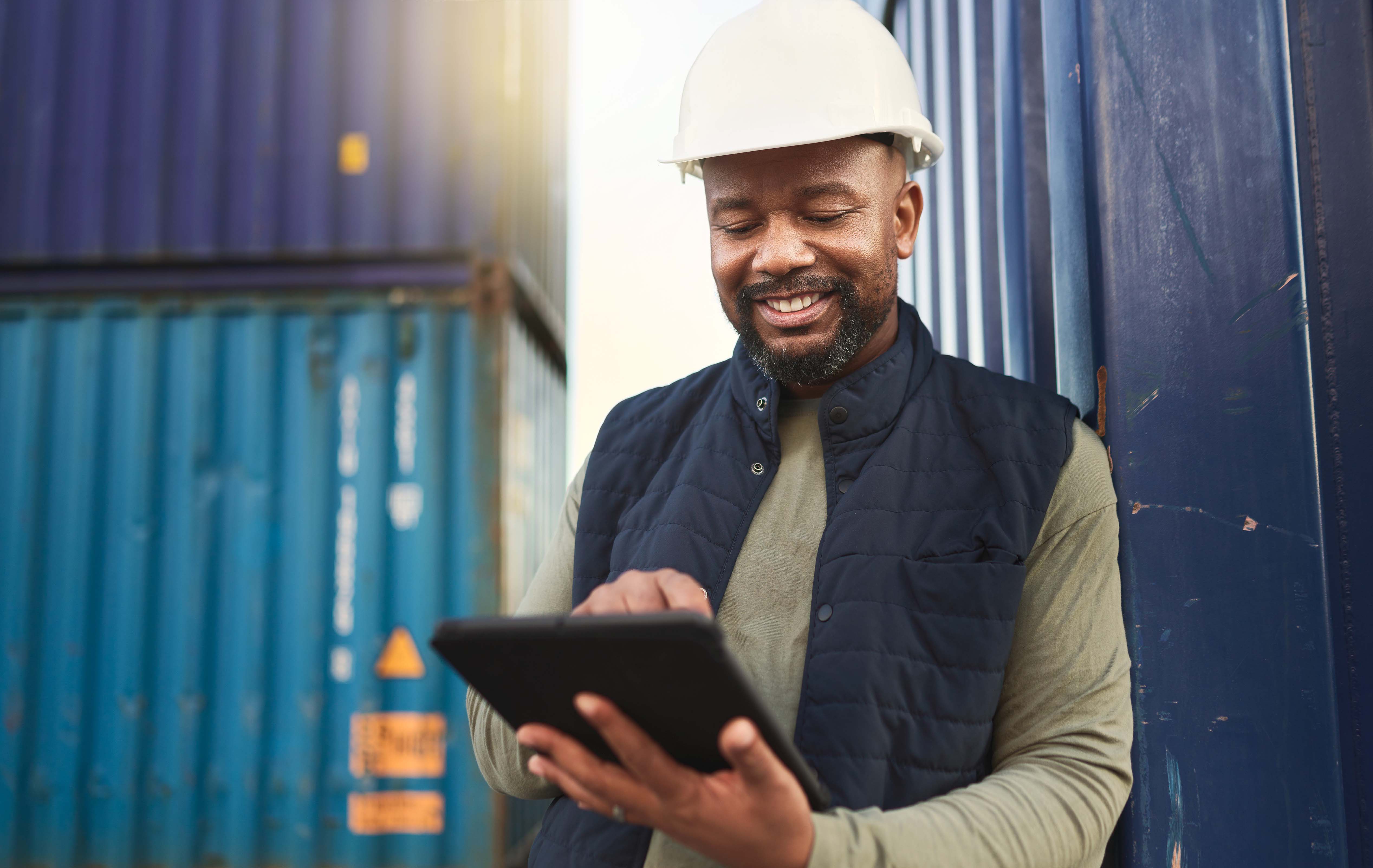 value-added-services_-man-tracking-shipments_01_2024-small
