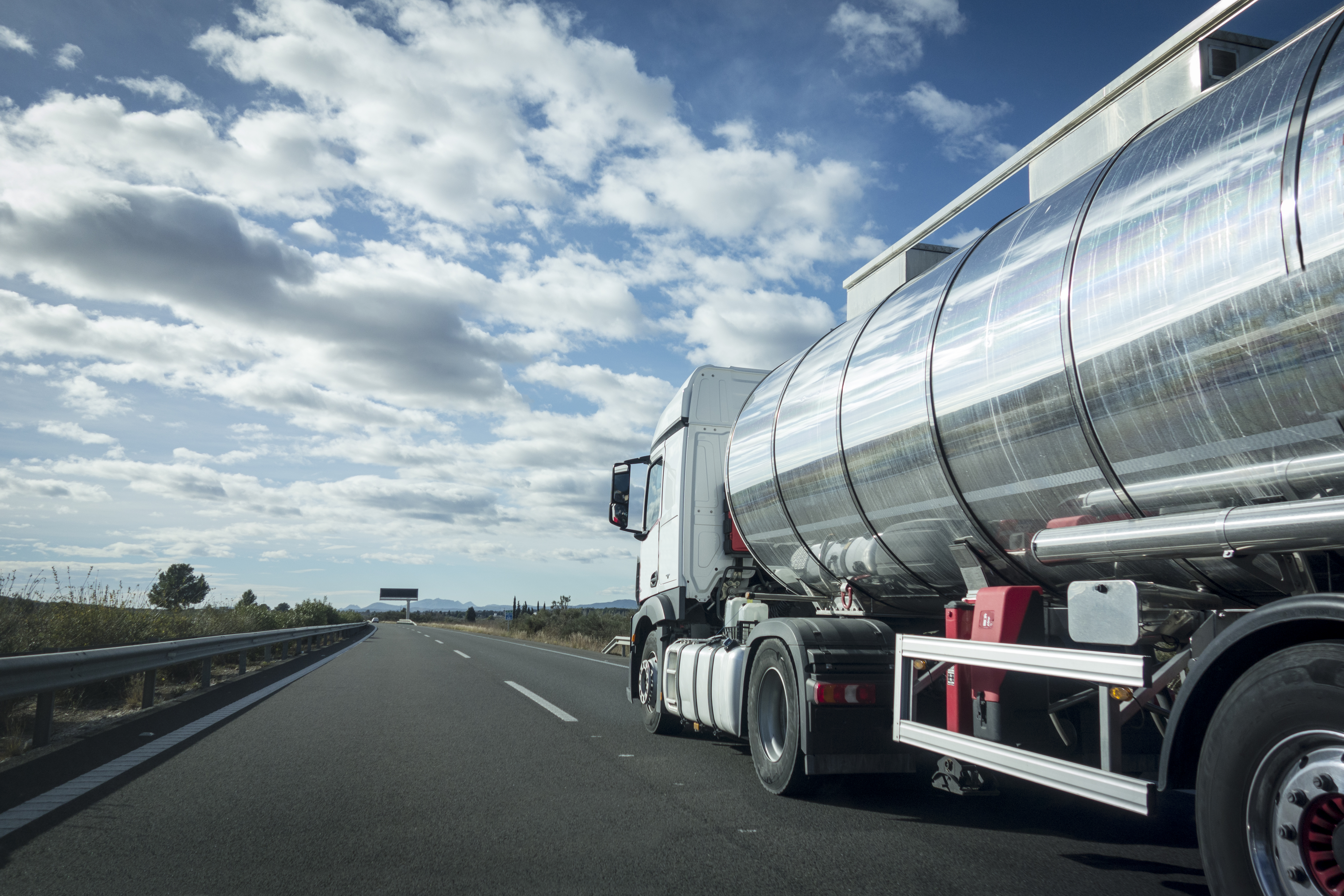 tanker-truck-oil-and-gas-logistics