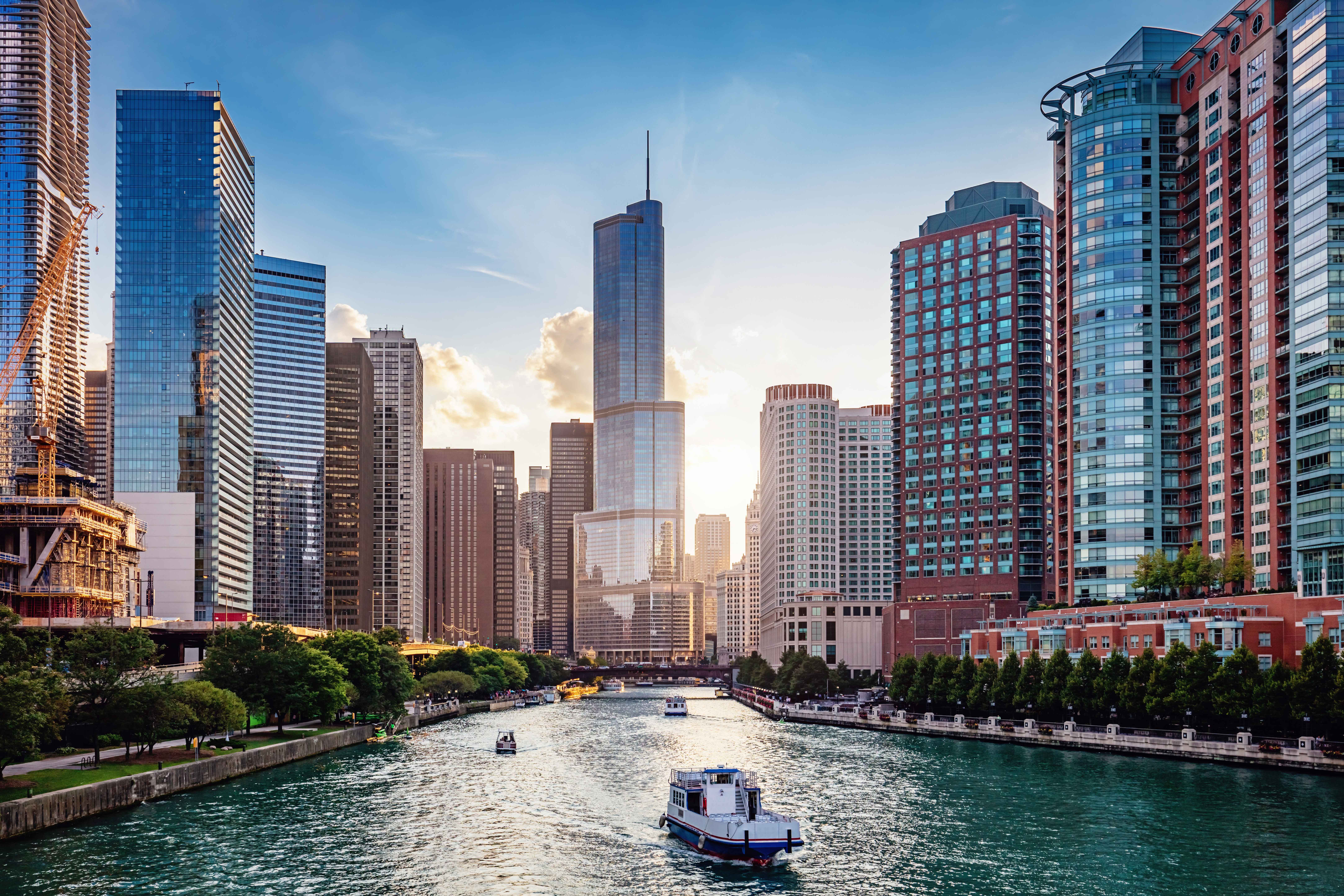 chicago-skyline-trump-tower-chicago-river