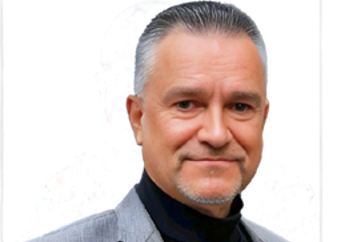 Sven Mueller office portrait 2024.png