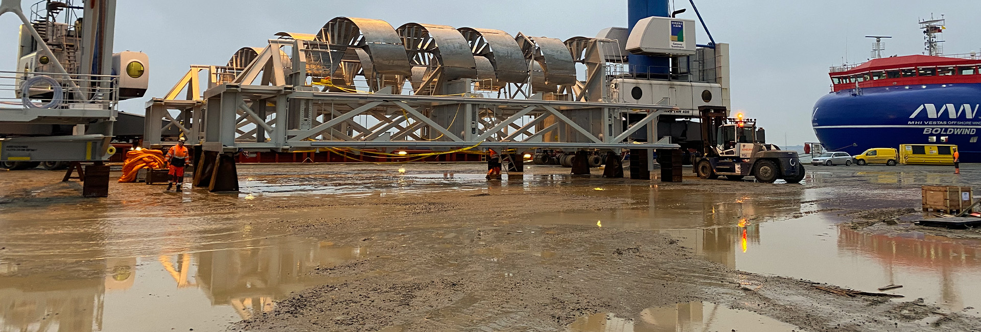 ocean-charter-logistics-workers-dockyard