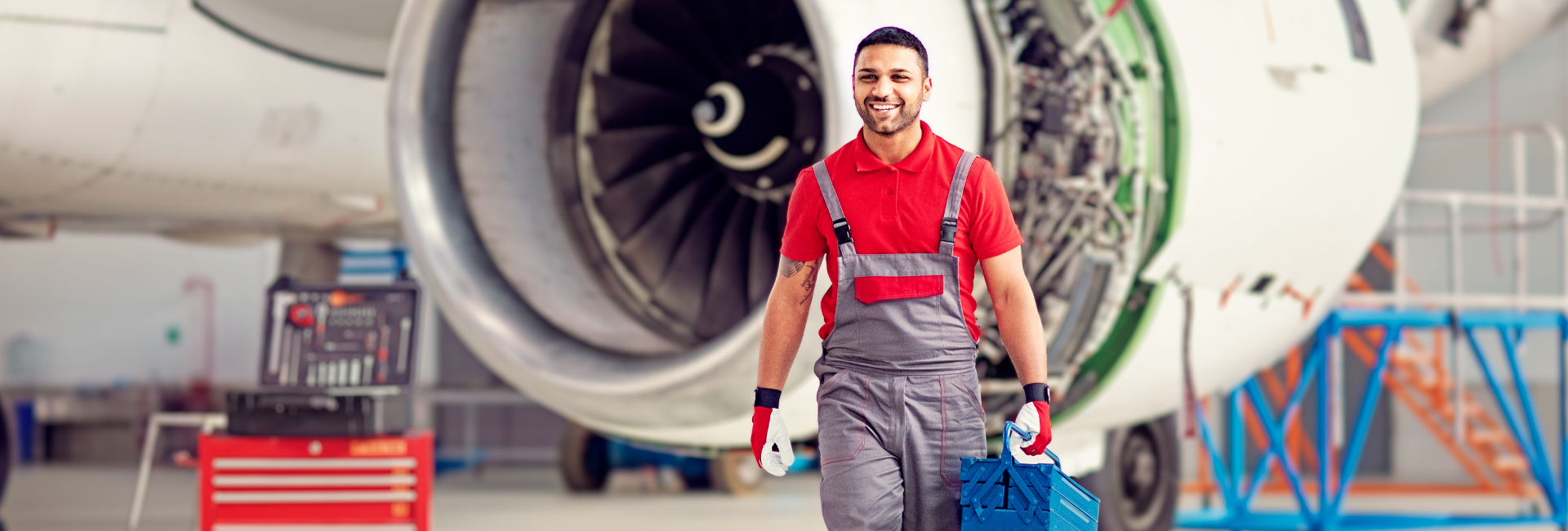 aviation-aerospace-technician-airplane-engine