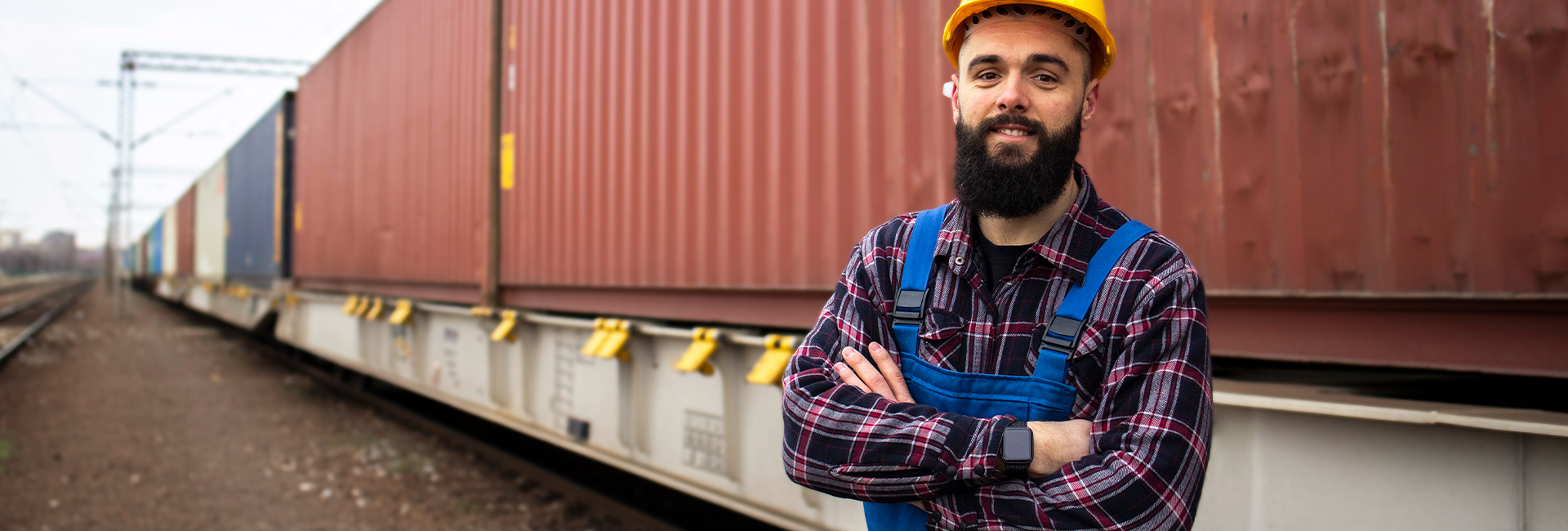 rail-freight-train-cargo-worker