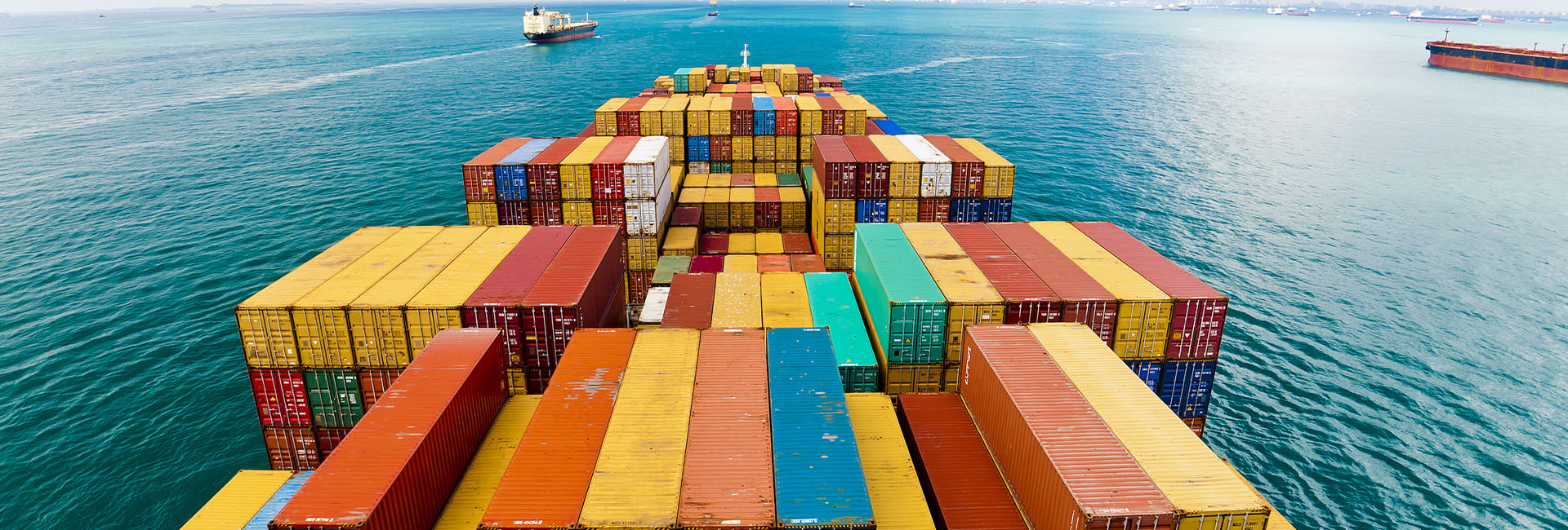 ocean-lcl-shipping-containers-cargo-ship